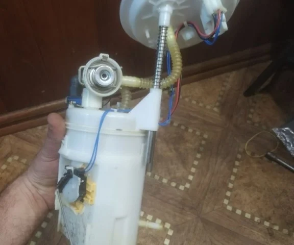 Топливный насос для BMW X3 F25 2010-2017 на фотографиях