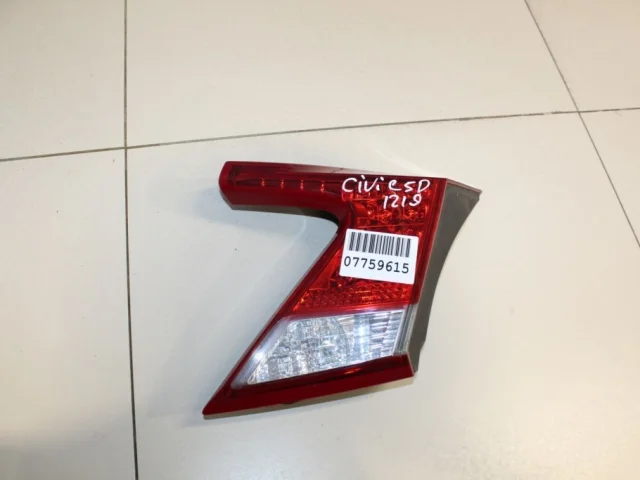 Фонарь внутренний правый для Honda Civic FK 5D 2012-2015 на фотографиях