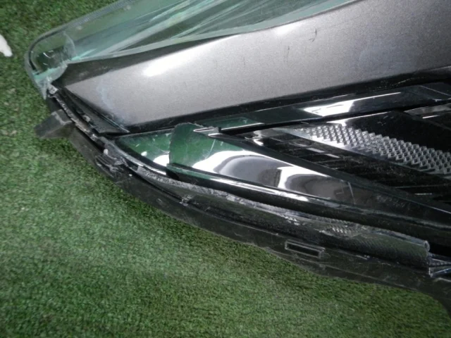 Фара ксенон левая для Toyota Alphard H30 2015+ на фотографиях