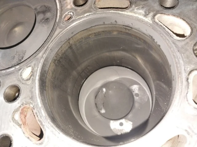 Блок цилиндров для Nissan Navara D40 2004-2010 на фотографиях