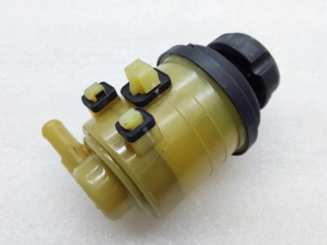 Бачок ГУР для Hyundai Solaris 1 рестайлинг 2014-2017 на фотографиях