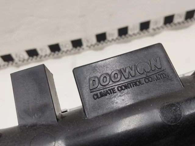 Радиатор охлаждения ДВС для Kia Sorento 1 BL 2002-2009 на фотографиях