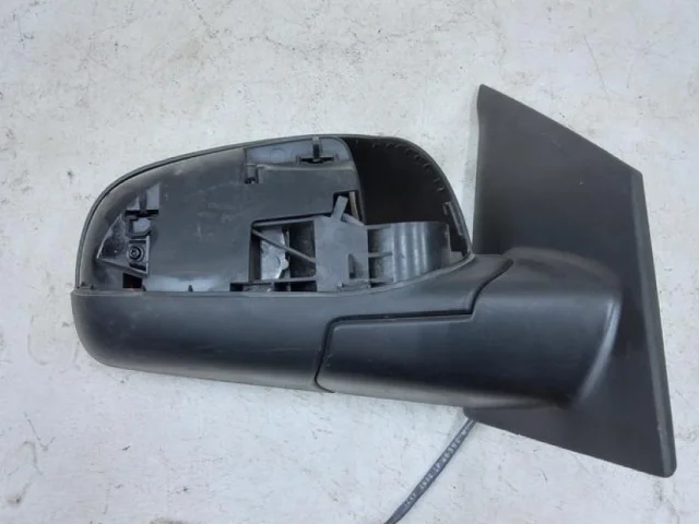 Стекла и зеркала для Nissan Note E12 2012-2020 на фотографиях