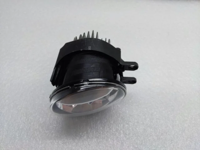 Противотуманка (ПТФ) передняя левая для Toyota Alphard H30 2015+ на фотографиях