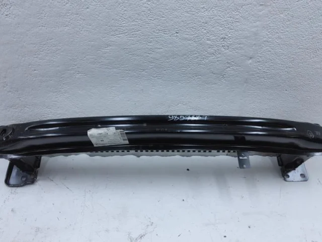 Усилитель переднего бампера для Skoda Rapid I NH3 2012-2017 на фотографиях