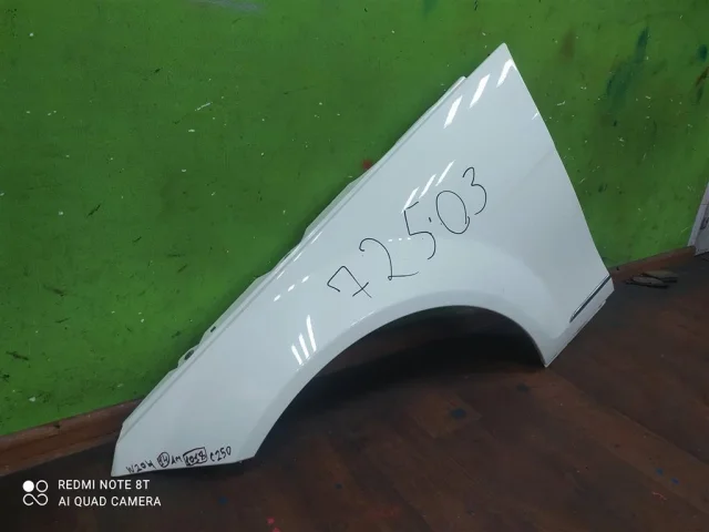 Крыло левое для Mercedes-Benz C class CL203 2000-2008 на фотографиях