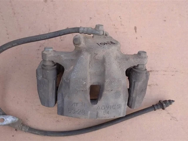 Суппорт передний правый для Toyota RAV4 XA40 2013-2015 на фотографиях