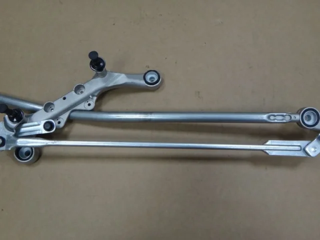 Трапеция стеклоочистителей для Audi Q7 4L 2005-2015 на фотографиях