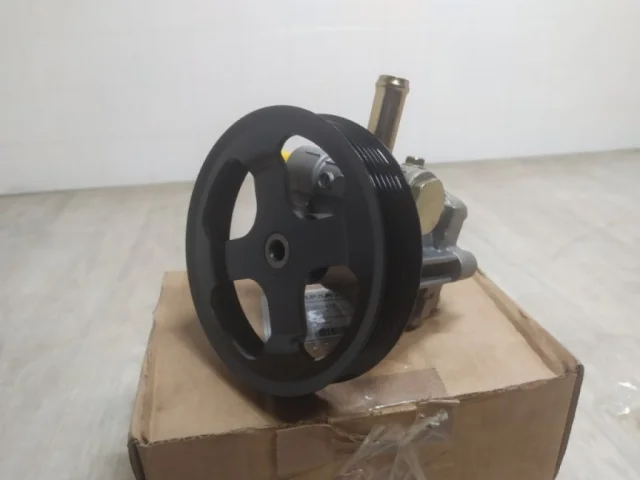 Насос ГУР для Mitsubishi Outlander 1 CU0W 2002-2009 на фотографиях