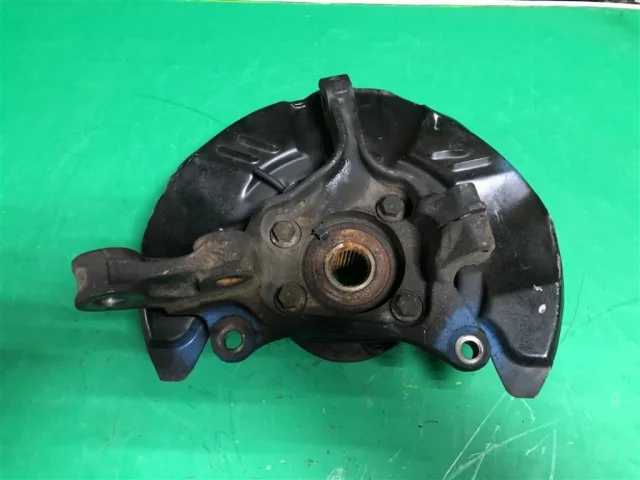 Кулак поворотный левый для Subaru Legacy BL/B13 2003-2009 на фотографиях