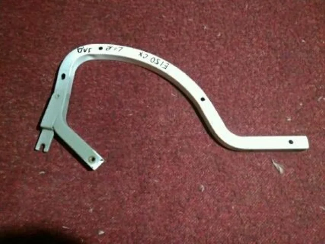 Петля багажника левая для Toyota Corolla E140/E150 Седан 2006-2013 на фотографиях