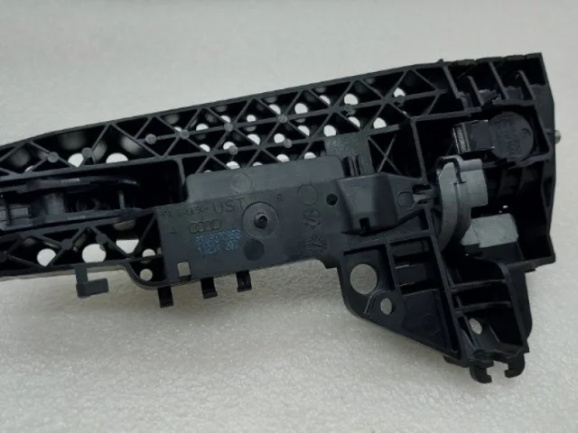 Ручка двери передняя левая внешняя для Audi Q5 8R 2008-2016 на фотографиях