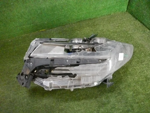 Фара левая для Toyota Alphard H30 2015+ на фотографиях