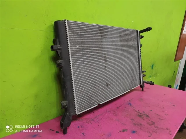 Радиатор охлаждения ДВС для Volkswagen Golf VI (5K) (3dr) 2008-2012 на фотографиях