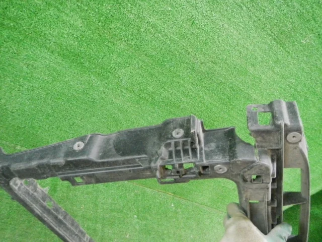 Панель радиатора (телевизор) для Volkswagen Golf VII (5G) 2012-2017 на фотографиях