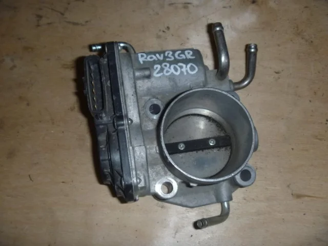 Дроссельная заслонка для Toyota RAV4 XA30 2005-2012 на фотографиях