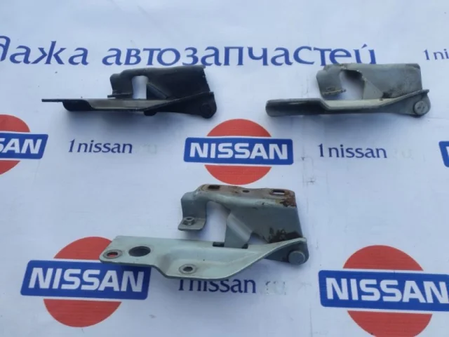 Петля капота левая для Nissan Almera Classic B10 2006-2012 на фотографиях