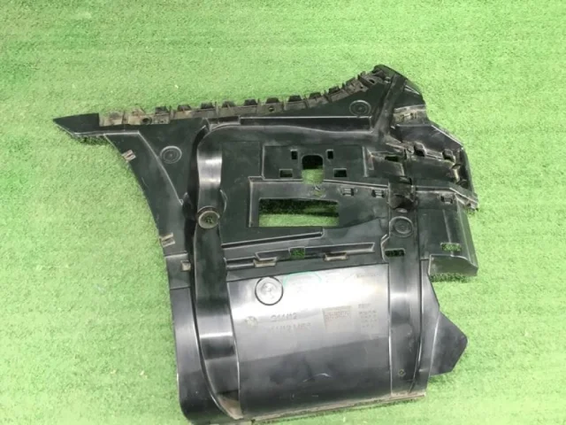 Кронштейн заднего бампера левый для BMW 7er G11/G12 2015-2021 на фотографиях