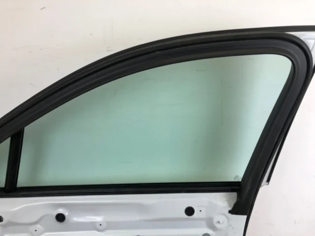 Стекло двери переднее правое для Audi Q7 4M 2015+ на фотографиях