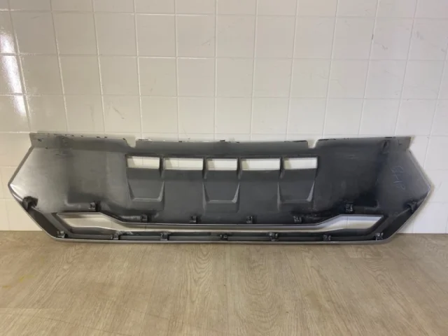 Накладка переднего бампера для Mitsubishi Pajero Sport KS0W 2016+ на фотографиях