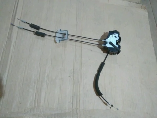 Замок передней левой двери для Nissan Murano Z50 JDM 2004-2008 на фотографиях