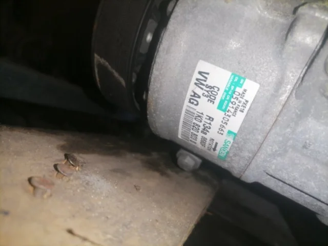 Компрессор кондиционера для Volkswagen Passat Variant (B6, Typ 3C) 2004-2010 на фотографиях