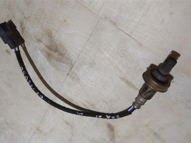 Лямбда-зонд (верхний) для Toyota RAV4 XA30 2005-2012 на фотографиях