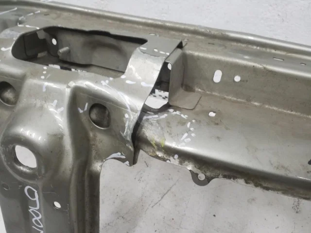 Панель радиатора (телевизор) для Renault Sandero BS 2007-2014 на фотографиях