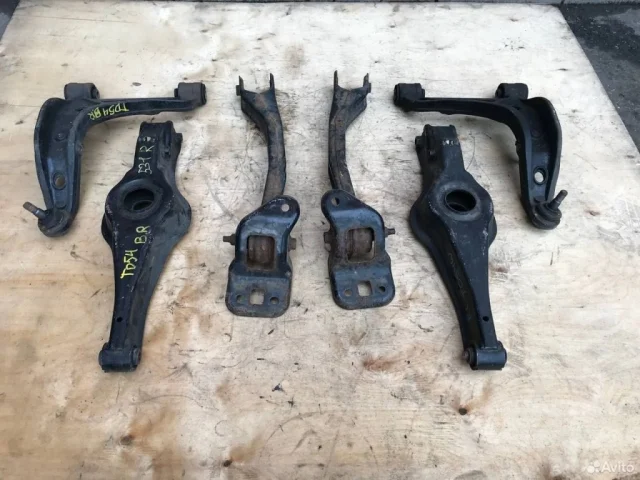 Рычаг задний правый верхний для Suzuki Grand Vitara 3dr 2005-2016 на фотографиях