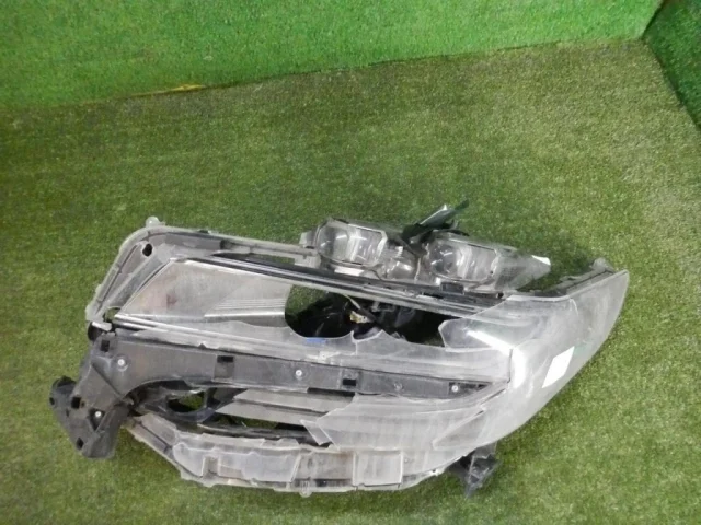 Фара левая для Toyota Alphard H30 2015+ на фотографиях