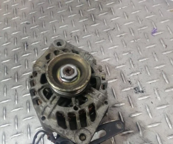 Генератор для Nissan Primera P10 Седан 1990-1996 на фотографиях