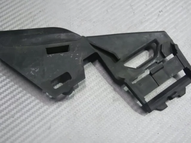 Усилитель переднего бампера для Volvo C30 MK 2006-2013 на фотографиях