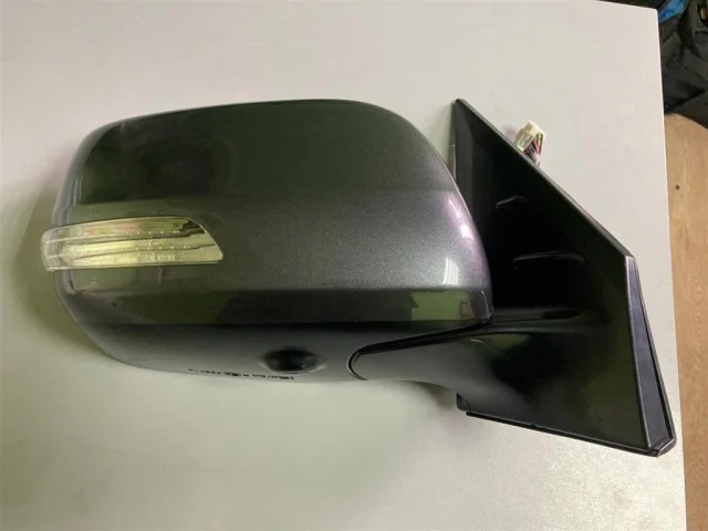 Зеркало боковое правое для Toyota Land Cruiser 200 2007-2015 на фотографиях