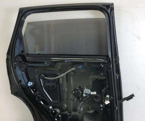 Дверь задняя левая для Audi Q7 4M 2015+ на фотографиях