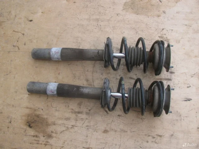 Амортизатор передний левый для BMW 5er Е60 2003-2010 на фотографиях