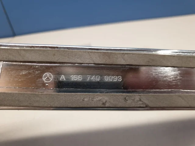 Молдинг крышки багажника для Mercedes-Benz GL class X166 2012-2016 на фотографиях