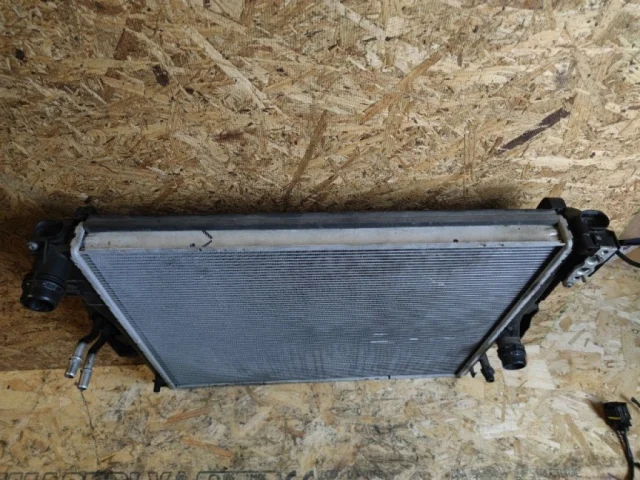 Радиатор охлаждения ДВС для BMW X3 Е83 2003-2010 на фотографиях