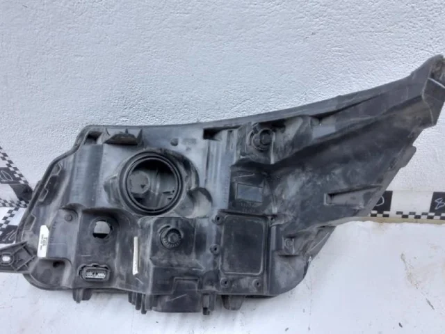 Фара правая для Ford Explorer U502 2011-2016 на фотографиях