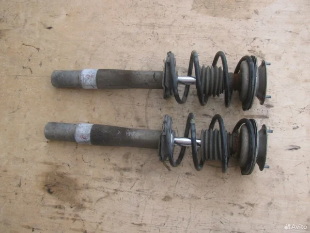 Амортизатор передний левый для BMW 5er Е60 2003-2010 на фотографиях