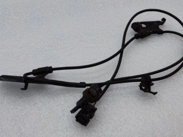 Датчик ABS передний правый для Toyota RAV4 XA30 2005-2012 на фотографиях