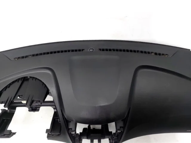 Накладка панели приборов для Hyundai Solaris 1 RB (2011-2013) на фотографиях