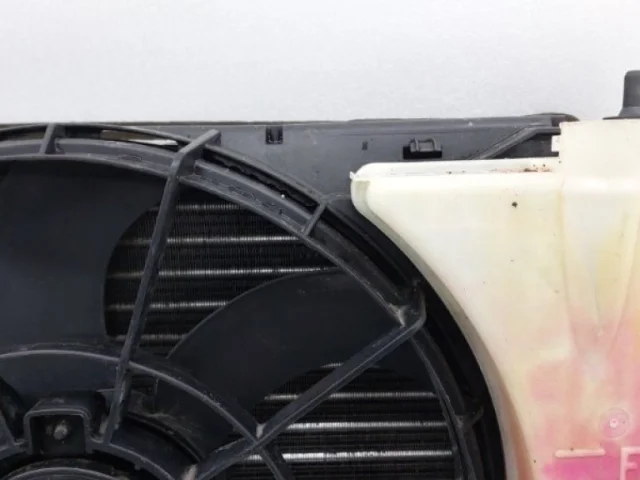 Кассета радиаторов для Hyundai Solaris 1 RB (2011-2013) на фотографиях