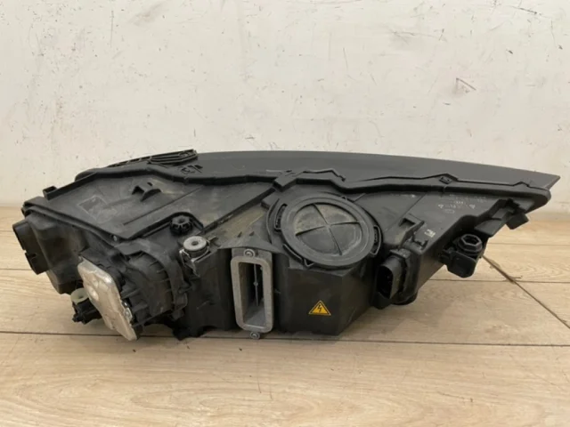 Фара ксенон левая для Audi Q7 4M 2015+ на фотографиях