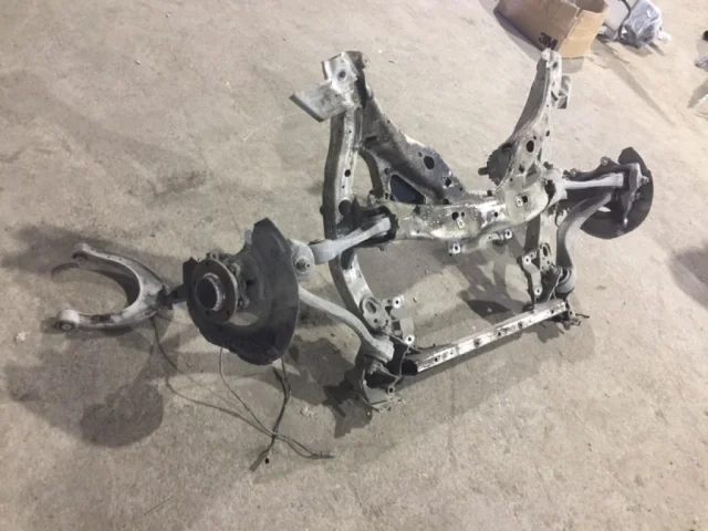 Подрамник двигателя для BMW 5er Ф10 Rest. 2014-2017 на фотографиях