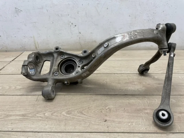 Кулак поворотный левый для Audi Q7 4M 2015+ на фотографиях