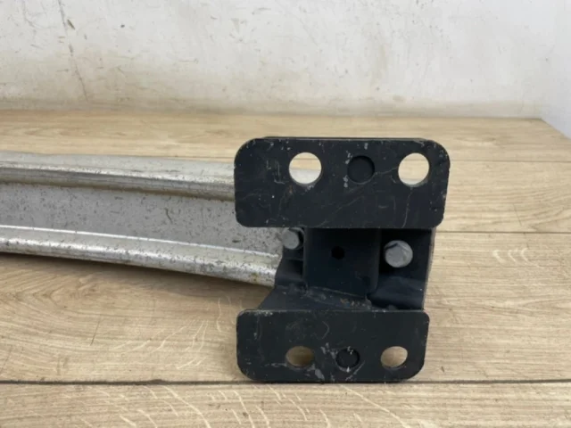 Усилитель заднего бампера для Audi Q7 4L 2005-2015 на фотографиях