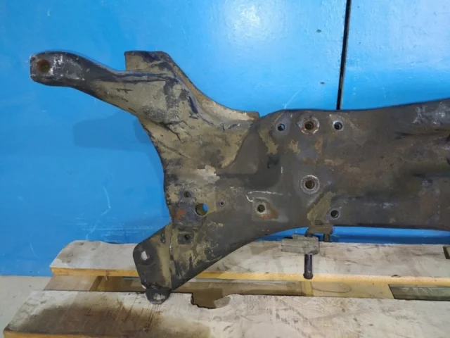 Подрамник двигателя для Mitsubishi Outlander II CW0W 2005-2012 на фотографиях