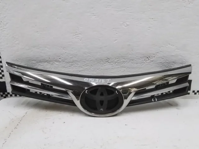 Решетка радиатора для Toyota Corolla E160/E180 Седан (RU) 2012-2016 на фотографиях