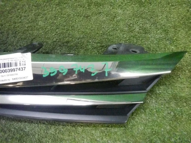 Решетка радиатора для Toyota Corolla E160/E180 Седан (RU) 2012-2016 на фотографиях