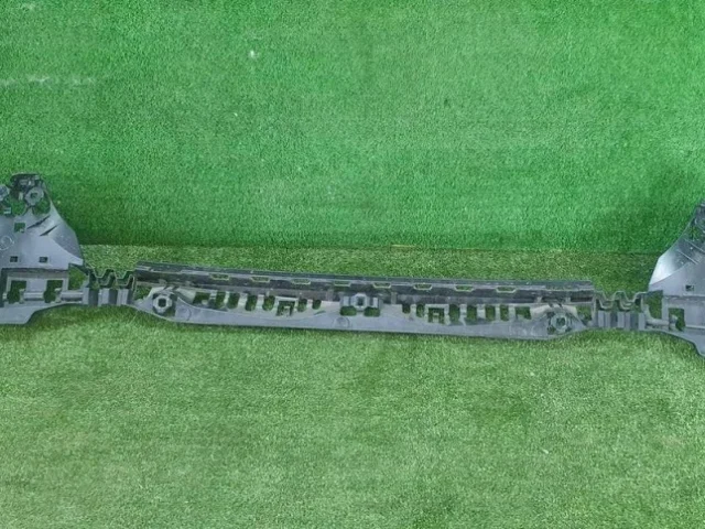 Кронштейн заднего бампера правый для BMW 5er G30 2016-2023 на фотографиях